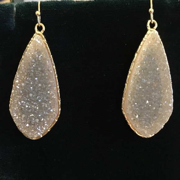 Jewelry - Gorgeous vintage crystal earrings